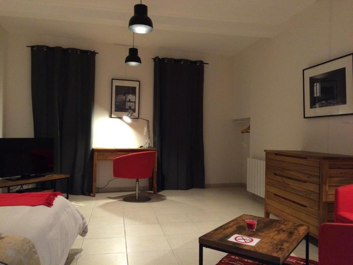 Le Studio Du Chateau Auriac-sur-Vendinelle Exterior foto